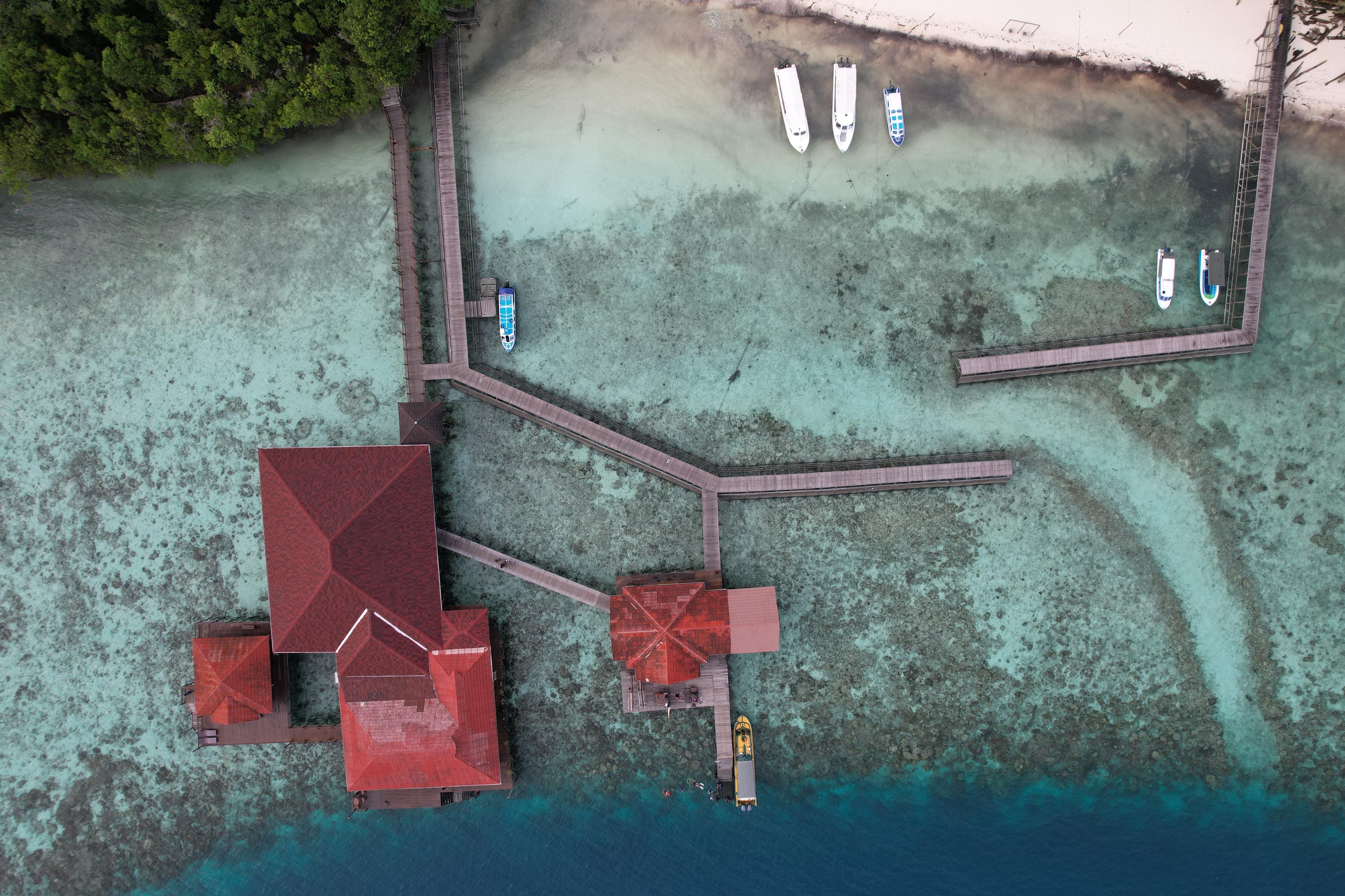 DERAWAN MARATUA LABUAN CERMIN  (4 DAYS 3 NIGHTS)